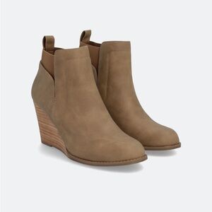 DV by Dolce Vita Tan Wedge Goldie Booties Size 8